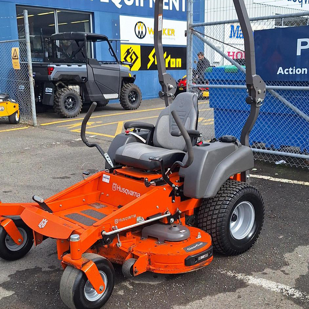 USED Husqvarna MZ54 Zero-Turn Mower with 54" Side Discharge Deck image 2
